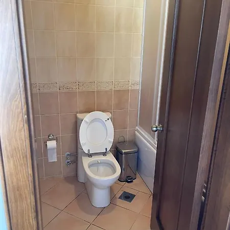 Family House Hotel *